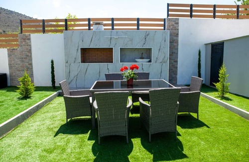 Gouvai House | Modern Villa Vacation for 6 with Pool