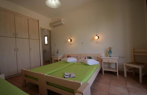 Paros House | Motel ∙ 8 guests
