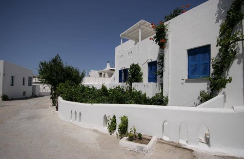 Paros House | Motel ∙ 8 guests