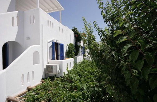 Paros House | Motel ∙ 8 guests