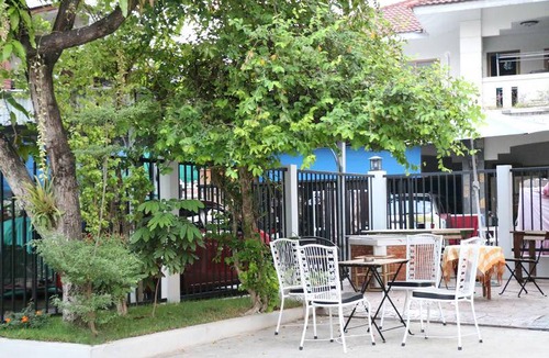 Thapae House | Motel ∙ 8 guests
