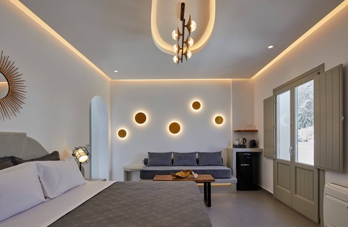 Kamari Hotel | Mountain and Sea Suites