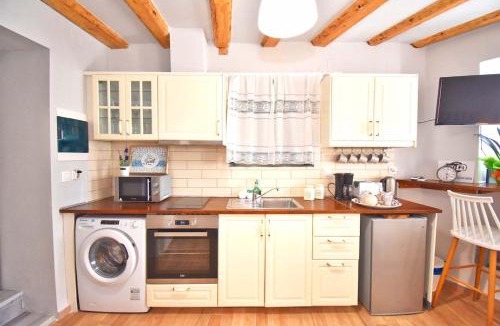 Old Town Apartment | Mouragia Old Seaside Studio