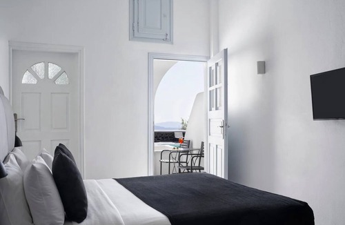 Finikia Hotel | Mr and Mrs White Oia – Santorini