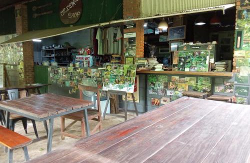 Chom Thong House | Mr Deang shop Doi Inthanon bird center