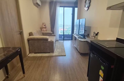 Huai Khwang Apartment | Mrt -Blue Line- Phasi Charoen Luxury 1BR 28th Flr