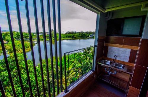 Racha Thewa Hotel | Na Siri Lake View