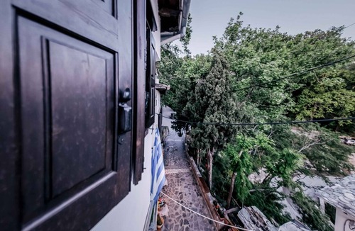 Makrynitsa Apartment | "Naida Superior Double" Room with Mountain View, Balcony, and Fireplace