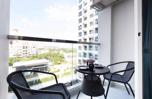 Na Chom Thian Apartment | Nam Talay Jomtien Beach - Rooftop Ocean View - Close to Beach, Pool & Gym