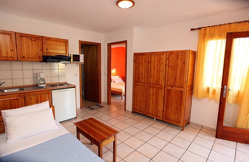 Chrisi Akti House | Nama