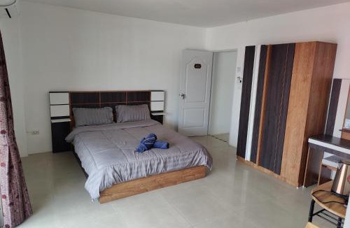 Nong Prue Hotel | Nana's Bar & Hotel