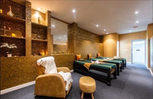 Bang Sao Thong Hotel | Napheera Royal Tel