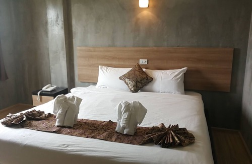 Lop Buri Hotel | Narai Iyara Palace Lopburi
