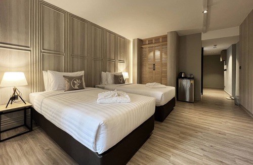 Si Phraya Hotel | @Nares Hotel
