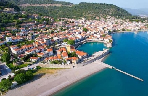 Gefira Mpania Apartment | Naupactus unique harbor apartment in a stone house!