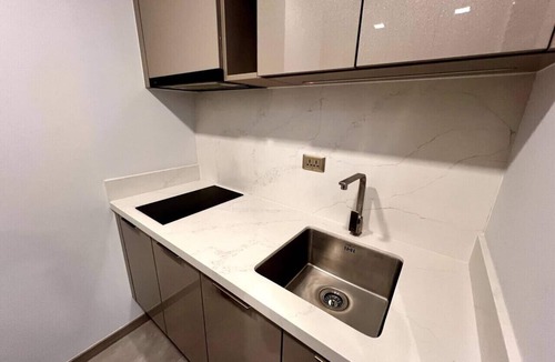 Rama 9 Apartment | Near RCA w/Skyview, Pool, Gym & 5m to MRT