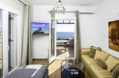 Megas Gialos Apartment | Nefeli Suite