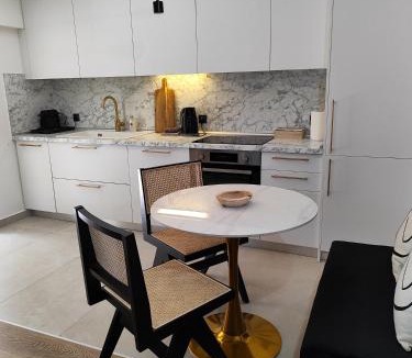 Neoi Epivates Apartment | Nest suite by Oikies Rentals