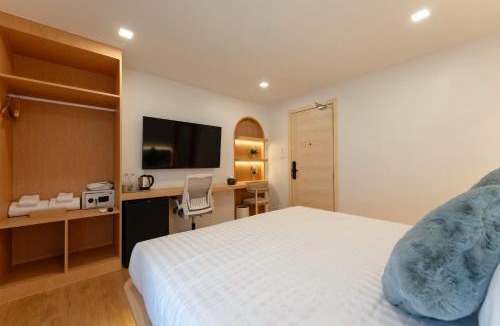 Phra Khanong Nuea Hotel | NEW Cozy Luxury King Bed Fast WiFi Ekkamai BTS