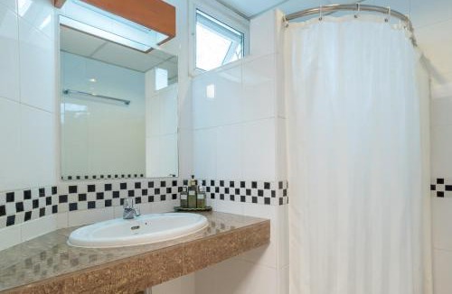 Chana Songkhram Hotel | New Siam III Guest House