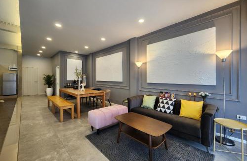 Talat Phlu House | Nice 2-storey townhouse in local neighborhood area