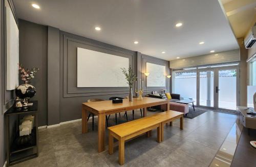 Talat Phlu House | Nice 2-storey townhouse in local neighborhood area