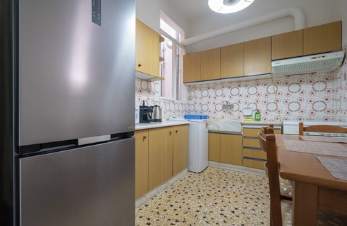 Nikaia Apartment | Nikaia One-Bedroom Comfort for 4 by ΜΡS