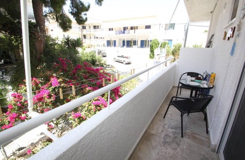 Agia Marina Apartment | Nikolas & Marios by Frangki