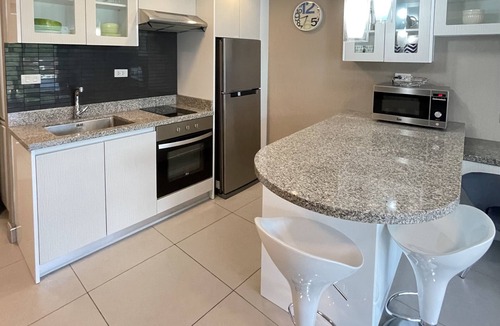 Nimman Apartment | Nimman Studio with FREE Motorbike - Kitchen - View - Chom Doi 1