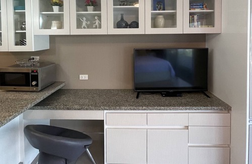 Nimman Apartment | Nimman Studio with FREE Motorbike - Kitchen - View - Chom Doi 1
