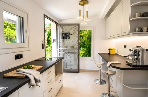 Petaleia House | Nina Apartment with Wi-Fi and Air Conditioning for Holidays