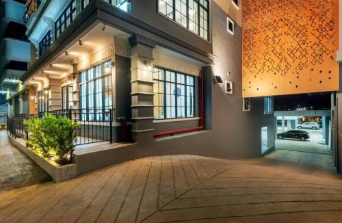 Ban Pong Hotel | Nine River Hotel