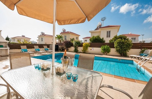 Ayia Napa Villa | Nissi Beach holiday villa - rentprivatevillas 003