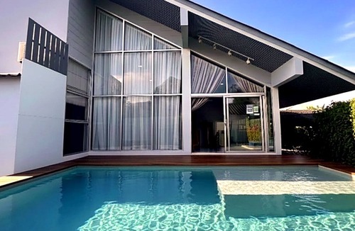 Si Racha House | Njoy Pool Villa @Sriracha, 3 BR , Family-Friendly with Kid's Club, 10 guests