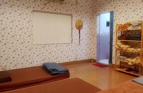 Chamkar Mon House | No signboard