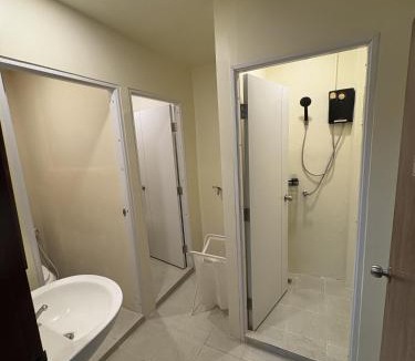 Wat Sam Phraya Hostel | Nomad Yard Hostel