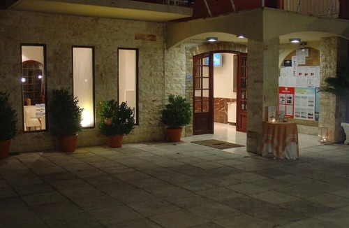 Perama Hotel | Oasis