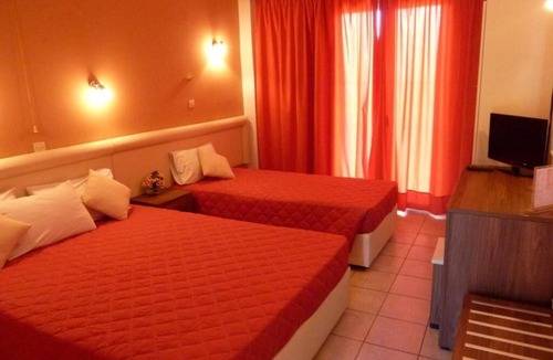 Perama Hotel | Oasis Hotel