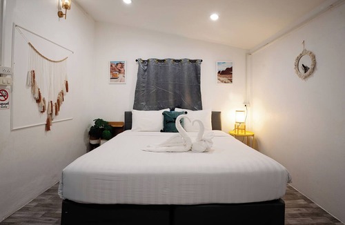 Bang Po Hotel | Oceanfront Villa at Bang Po Beach