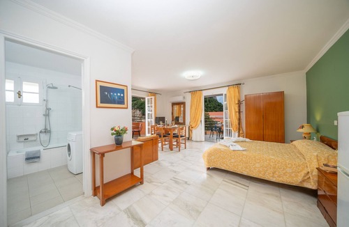 Poros House | Odysseus Palace