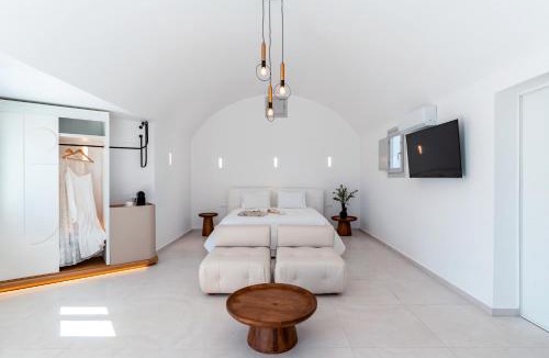 Fira Hotel | Oikos Santorini Living Concept