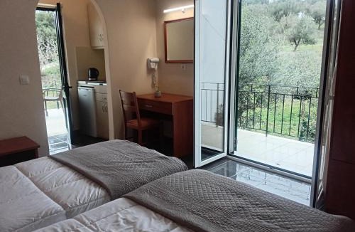 Marathias Bed & Breakfast | Olive house