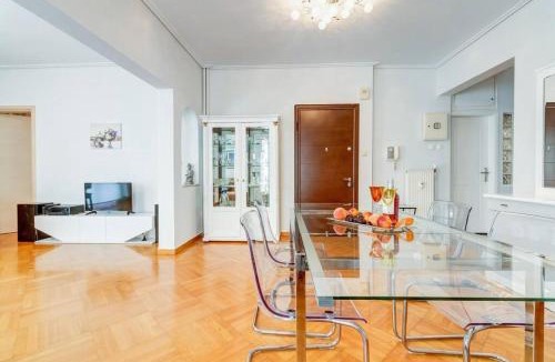 Palaio Faliro Apartment | one block from the sea 10'minutes from acropolis