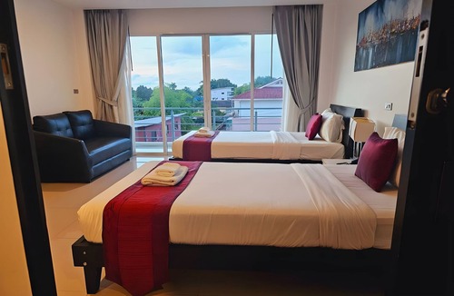 Rawai Hotel | One World One Home Naiharn Hotel