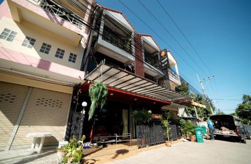 Lumphli Hotel | OYO 465 Krung Kao Traveller Lodge