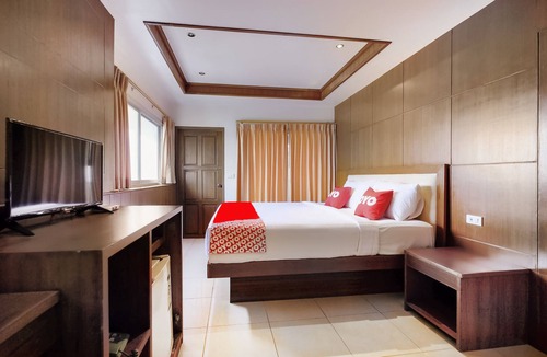 Na Thon Hotel | OYO 629 Chaytalay Palace Hotel