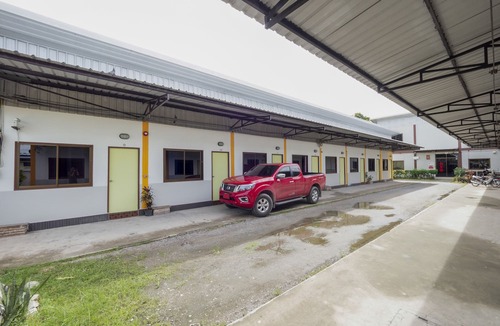 Pong Hotel | OYO 893 Aura Vintage