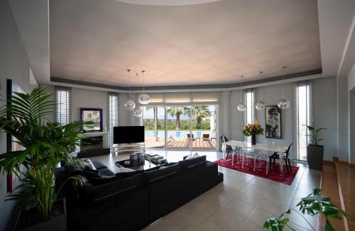 Chalcis Villa | Palm 3 Villa