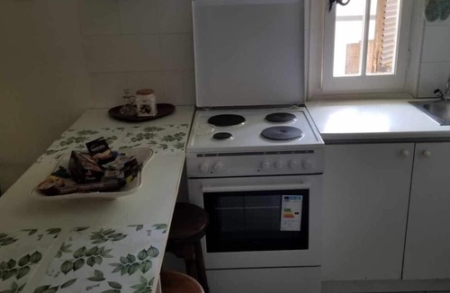 Papa Nero Apartment | Paradise in Ai Giannis Apartment with Sea View, Wi-Fi, and Air Conditioning