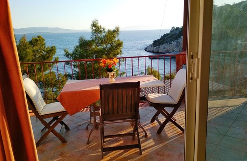 Salamis House | PARADISE SEA - VACATION HOUSE FIRST LINE AT THE SEA